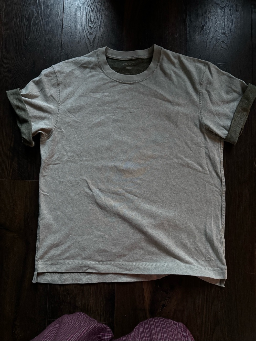 Like New Uniqlo Men’s Crew Neck Short Sleeve Shirt - Light Gray + Olive